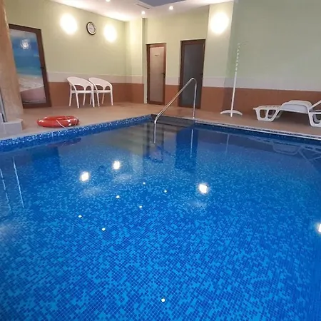 Aquilon & Thermal Pools 아파트호텔 반야